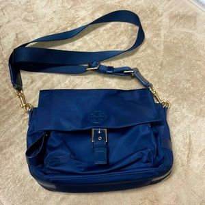 Tory Burch crossbody with adjustable removable strap (navy blue, nylon)